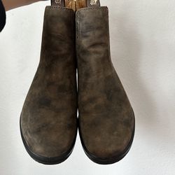 Blundstone Shoes (size 9)