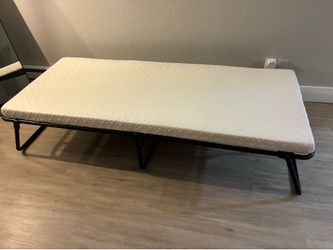 Foldable bed