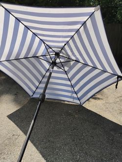 Outdoor patio table umbrella
