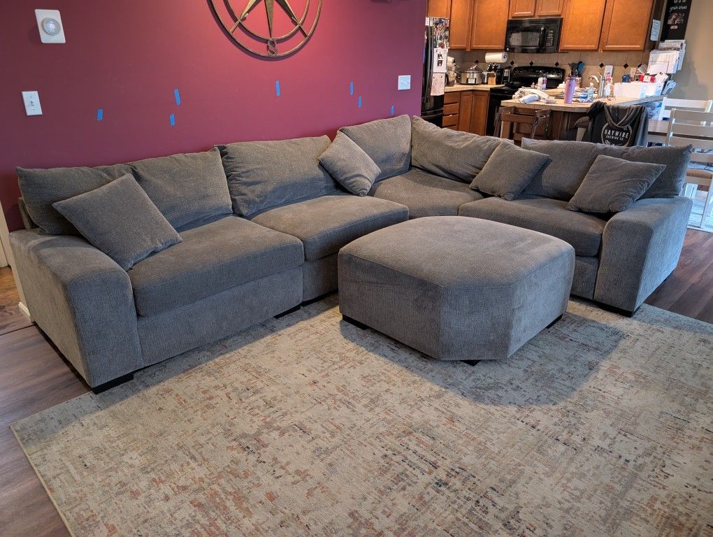 Sectional Sofa & Ottoman