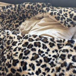  15lb Faux Fur Leopard Weighted Blanket 