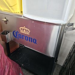 Patio /party Cooler With Wheels 