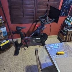 Peloton Bike -$1200 Obo