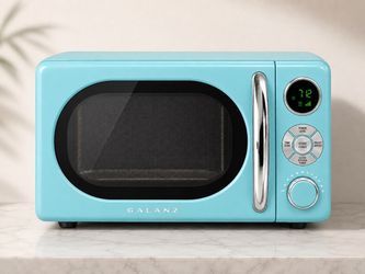 Galanz Retro Microwave Oven in Blue