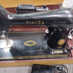 Singer Sewing Machine 