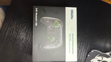 8BITDO gaming controller