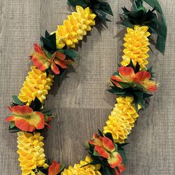 Pineapple Ribbon Graduation Lei