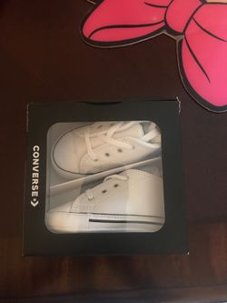 Size 3 converse ( brand new in box)