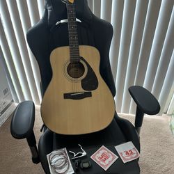 Yamaha F335 Guitar