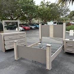 Beautiful Bedroom Set Queen Size Solid Wood Light Brown And Gold Color In Excellent Condition