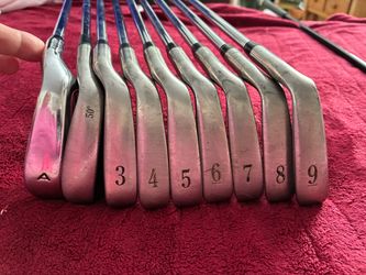 8 Titleist Irons & Calloway Approach Wedge