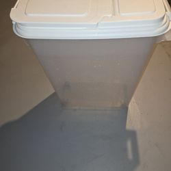 Pet food container with latch lid clean smoke free home FIRM$$ Parma pu 