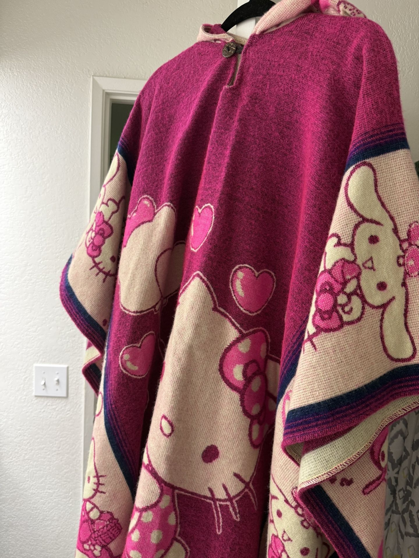 Hello Kitty Sanrio Poncho