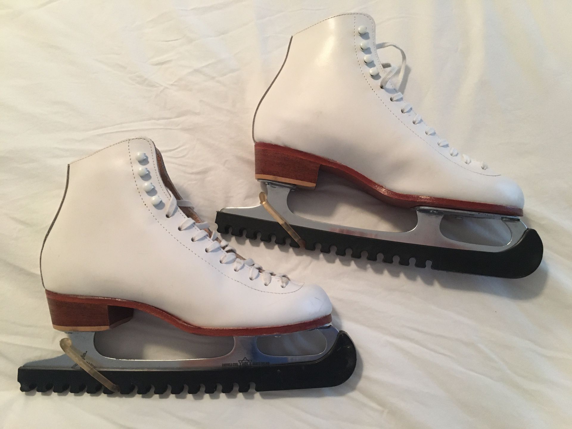 Women’s Leather Riedell ice skates - size 7, Perfect Condition!! $45