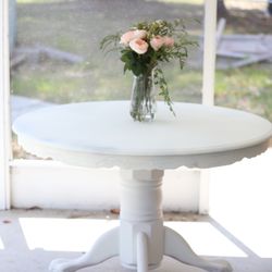 Pedestal Farmhouse Table