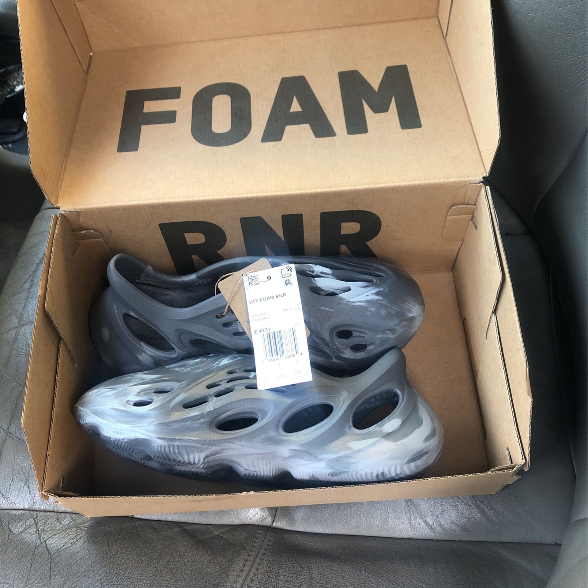 New In Box You Foam Rnr,size 5 ,nice Thay Go For Up To Like 260 In Stores I Want To Trade For Nice Phone Or 90 Bucks