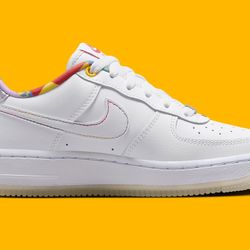 Nike Air Force one LV8 SIZE 5.5Y 7W-NEW