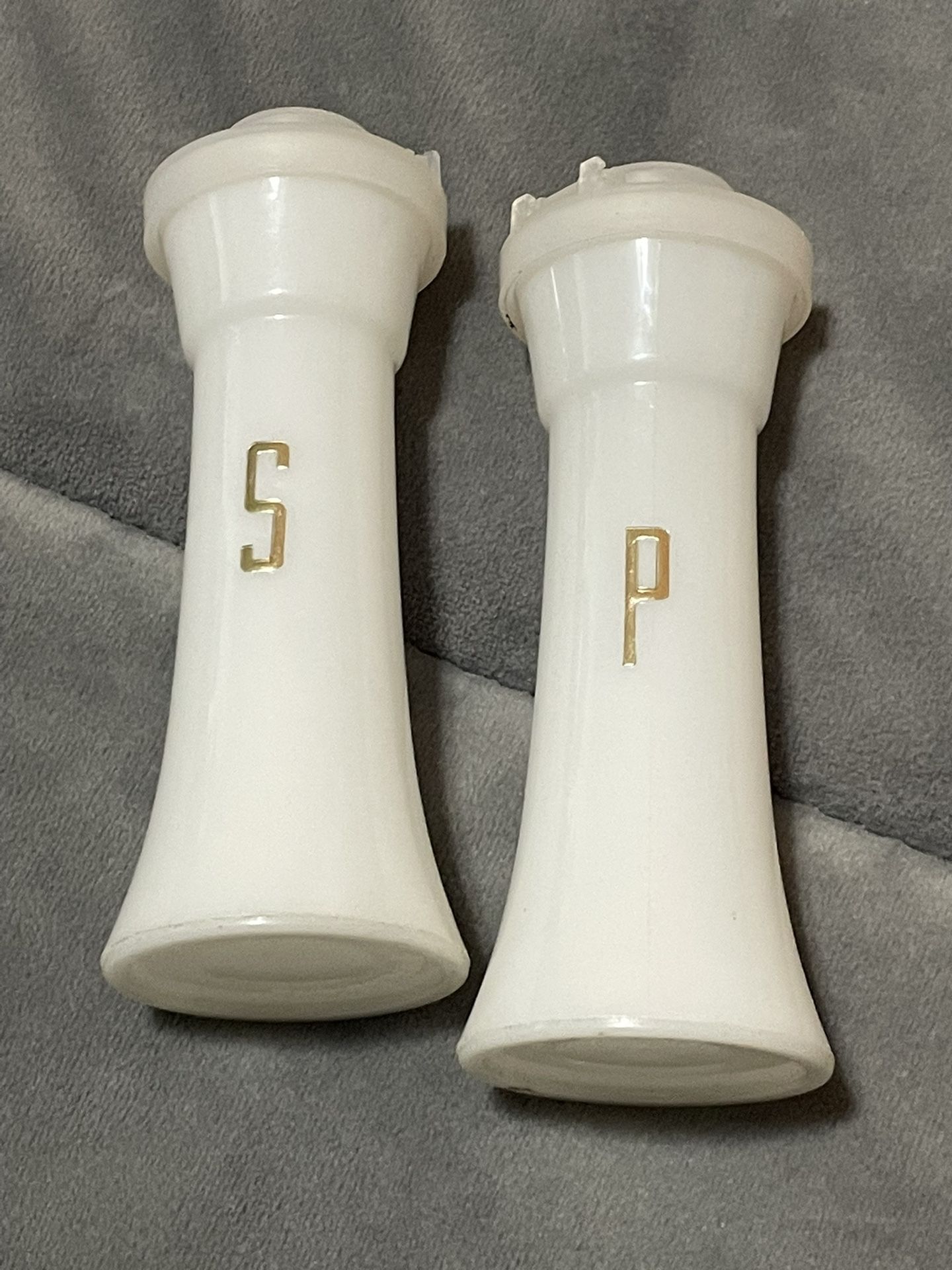Tupperware Salt And Pepper Shakers Very Clean Porch Pickup