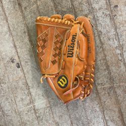 Wilson Adult baseball mitt
