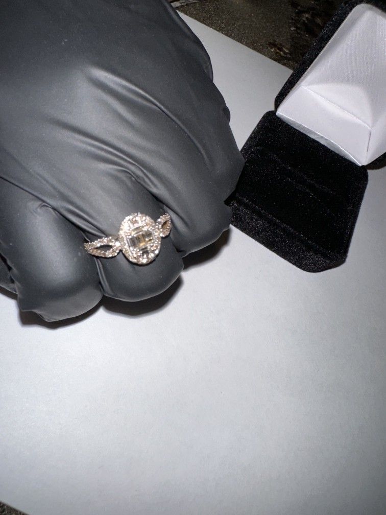 Woman's Diamond Ring