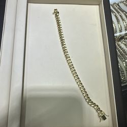 10k Gold Cuban Bracelet 