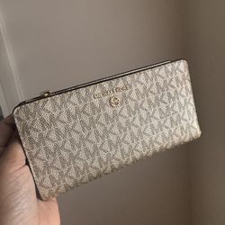 Michael Kors Wallet- New Never Used 