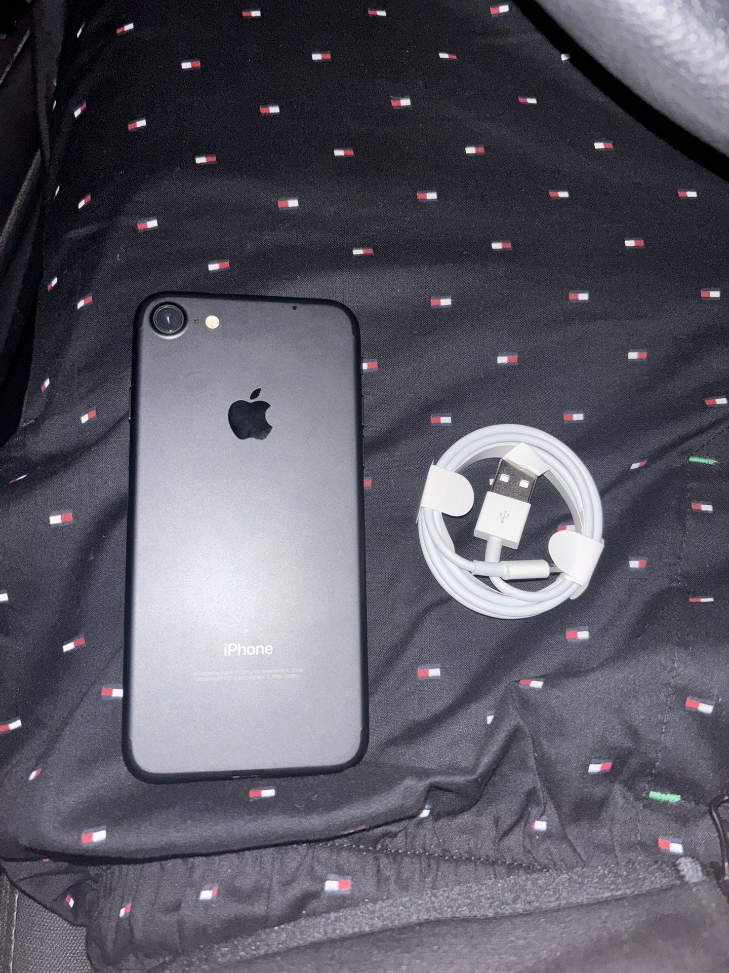 iPhone 7 UNLOCKED FOR ANY CARRIER!