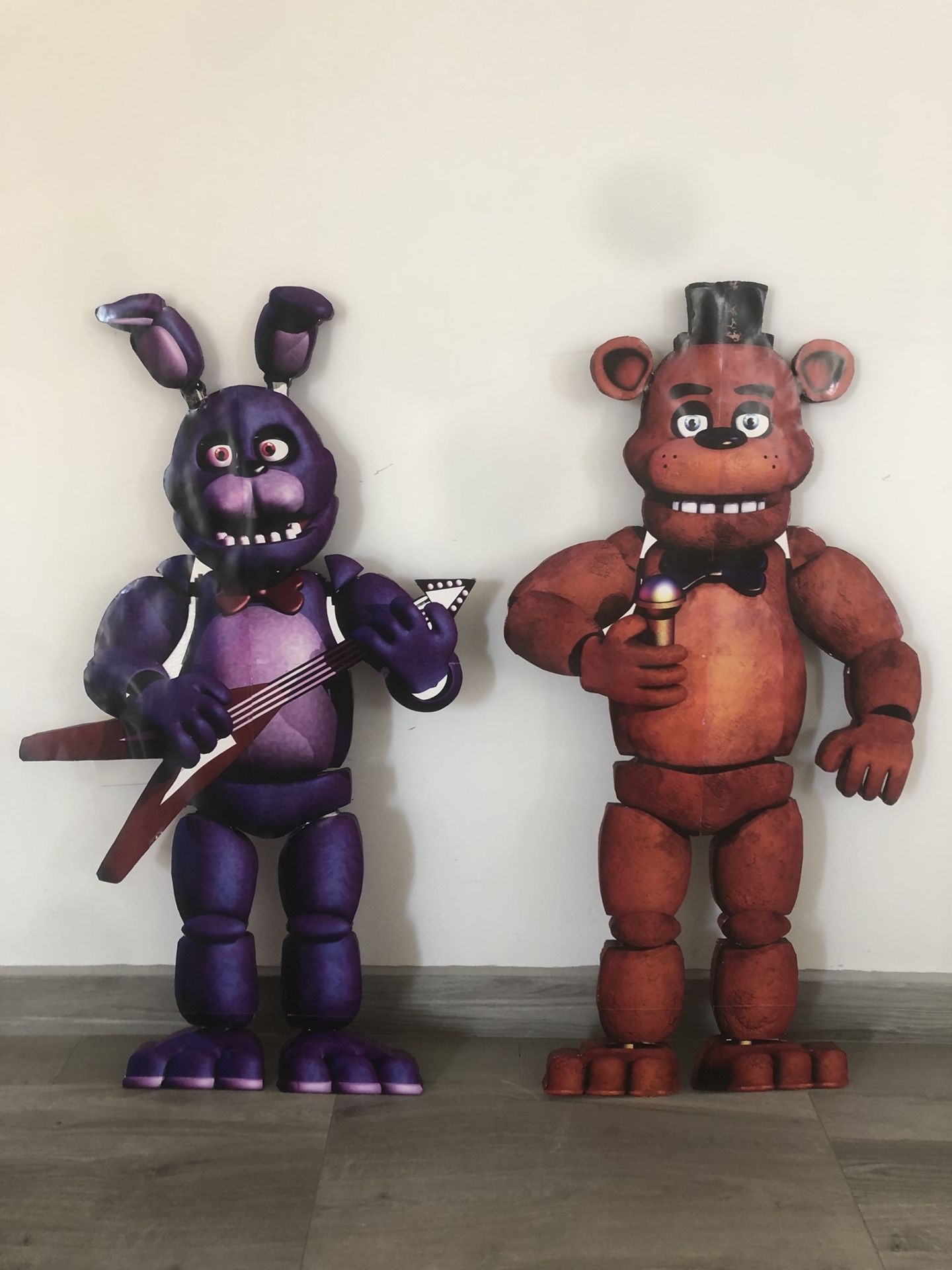 Five Nights At Freddy's 4-Piece Cutouts: Freddy