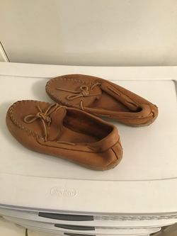 Minnetonka Men's Deer Skin Moccasin Loafers...(Size 8)...