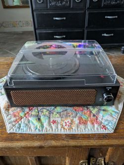 Record player (Bluetooth, Aux,  Audio outputs)