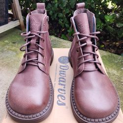 Brown Leather Boots - Women's Size 8 - New in Box