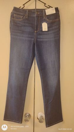 St John's Bay Jeans size 8 - BRAND NEW, NEVER WORN