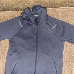 Black Underarmour Tech Fleece