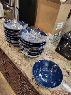 17cnt 24oz soup, salad, pasta, cereal, ice cream  bowls NEW