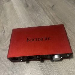 Focusrite Scarlett 2i4 Digital Recording Interface