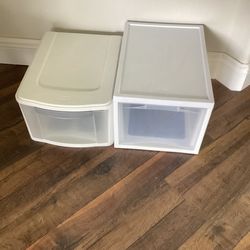 Storage containers