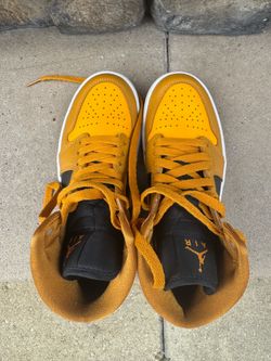 Air Jordan 1 mid Chutney size 7 woman
