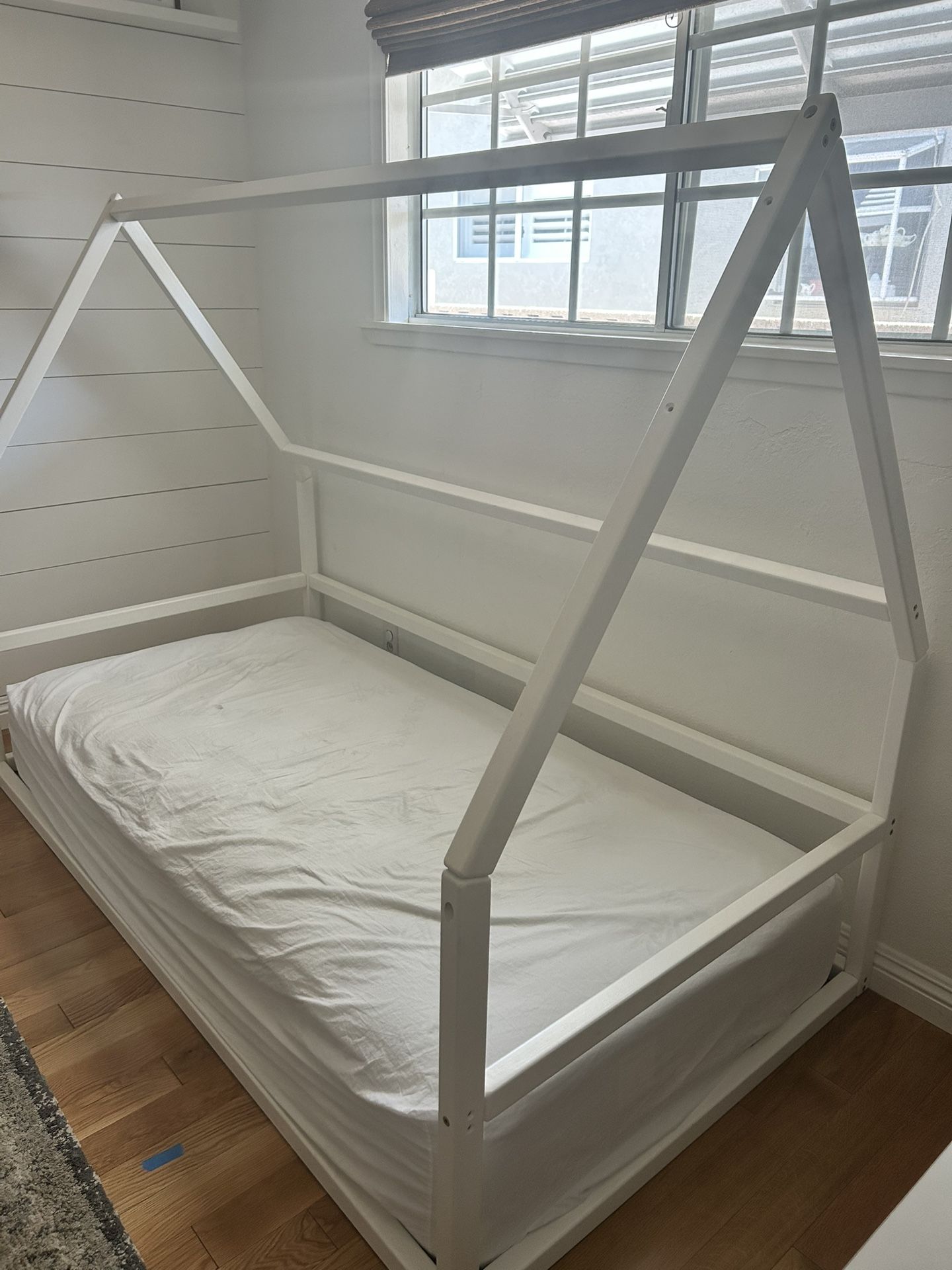 Twin Floor Bed 