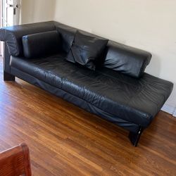 Leather Sofa With Pillowcases 
