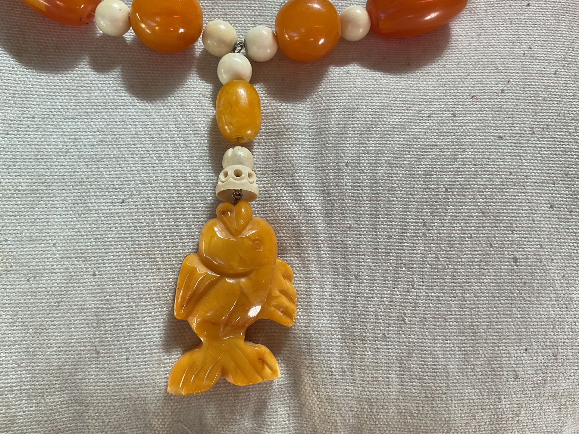 BEAUTIFUL AMBER CARVED FISH NECKLACE.