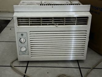 GE 5,000 BTU Window Air Conditioner – Works Great – Blows Cold