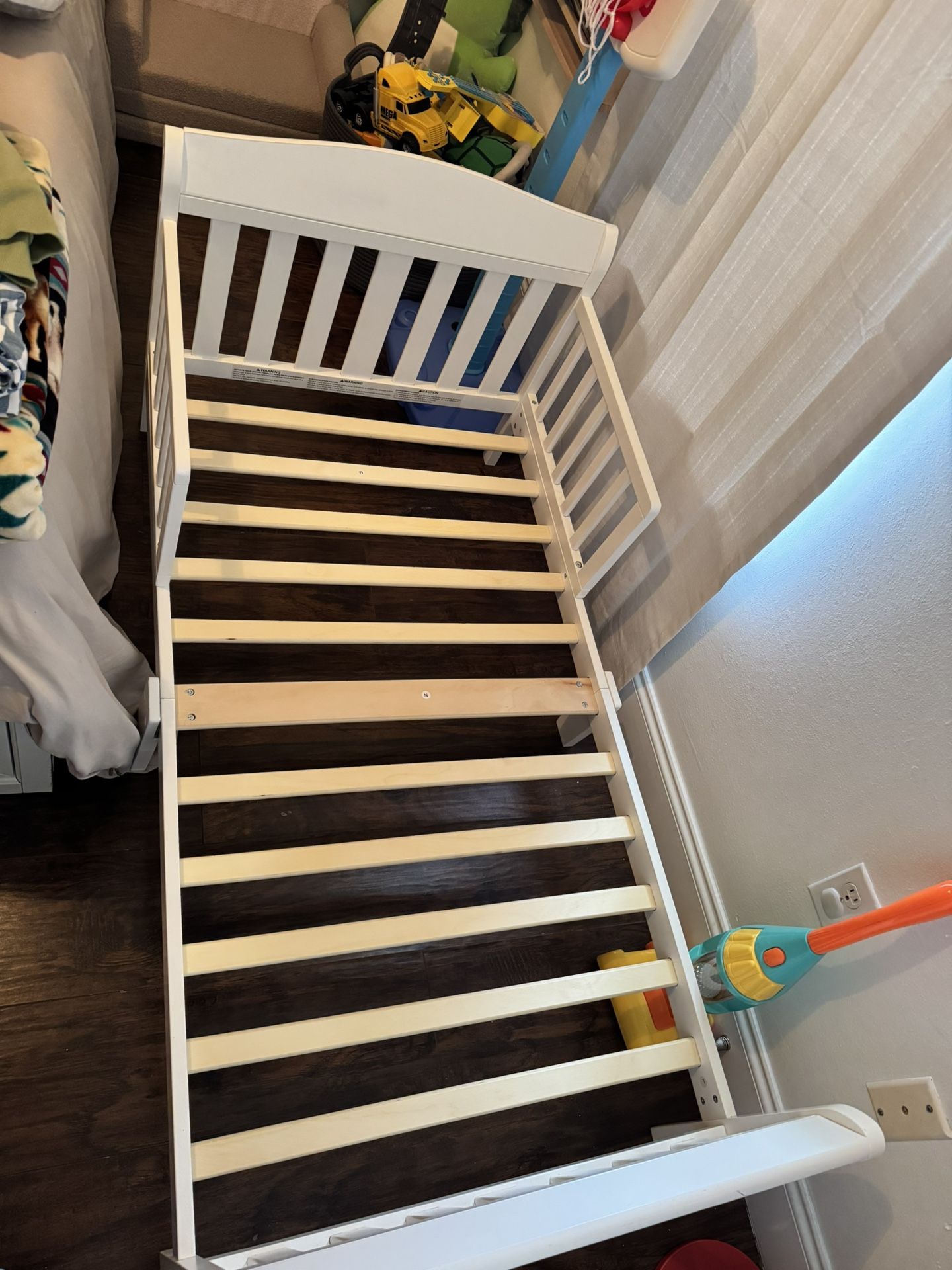 Toddler bed