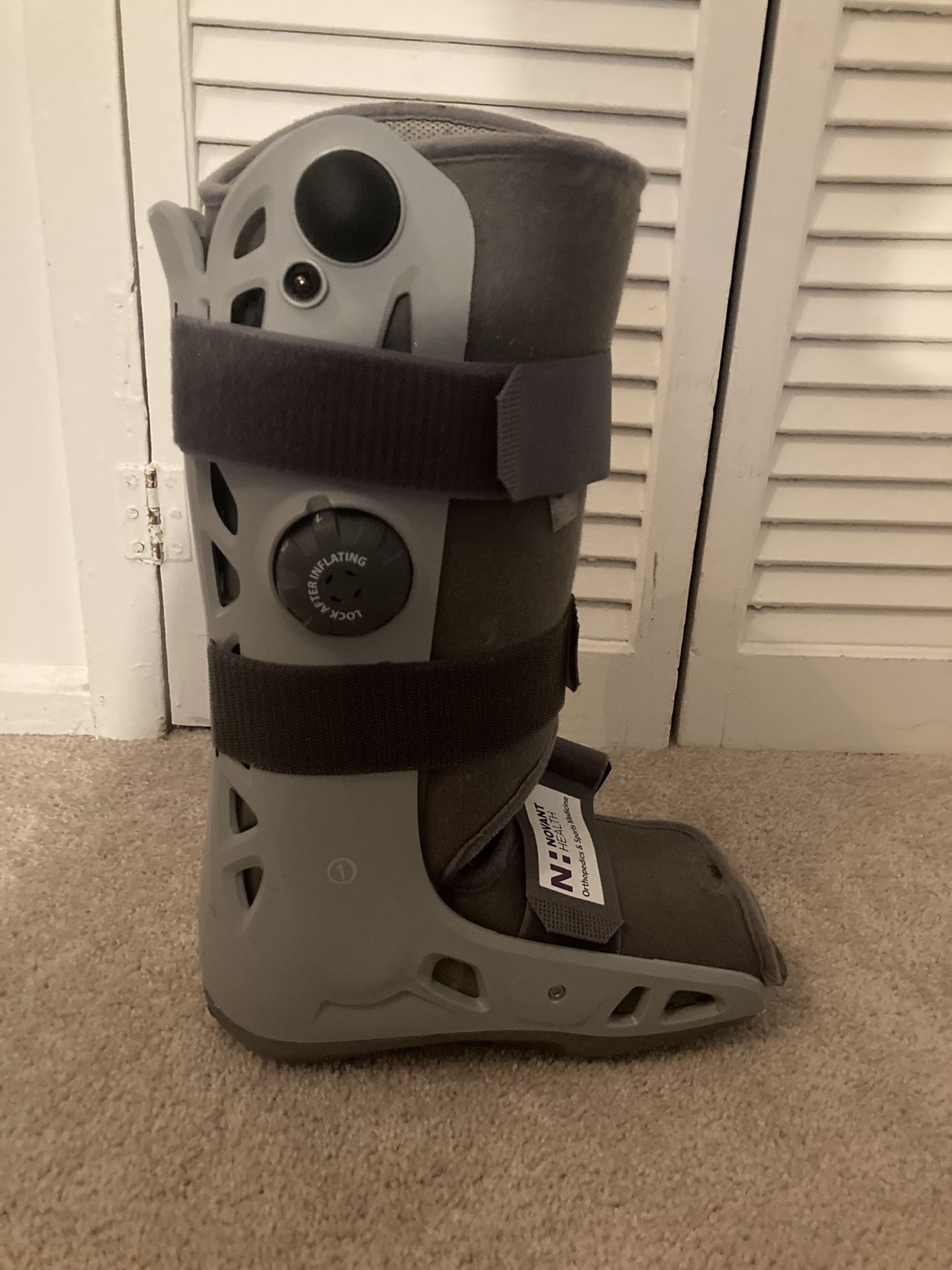 Medium Adjustable Aircast Walking Boot