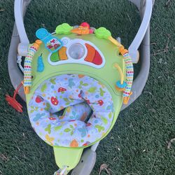 Walker baby activity center educational (in Des Moines)