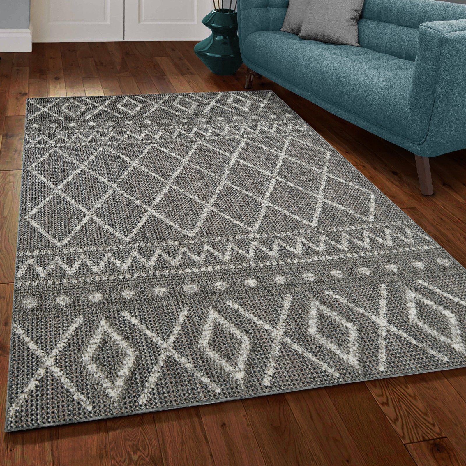 New Outdoor/ Indoor Rug 8x10