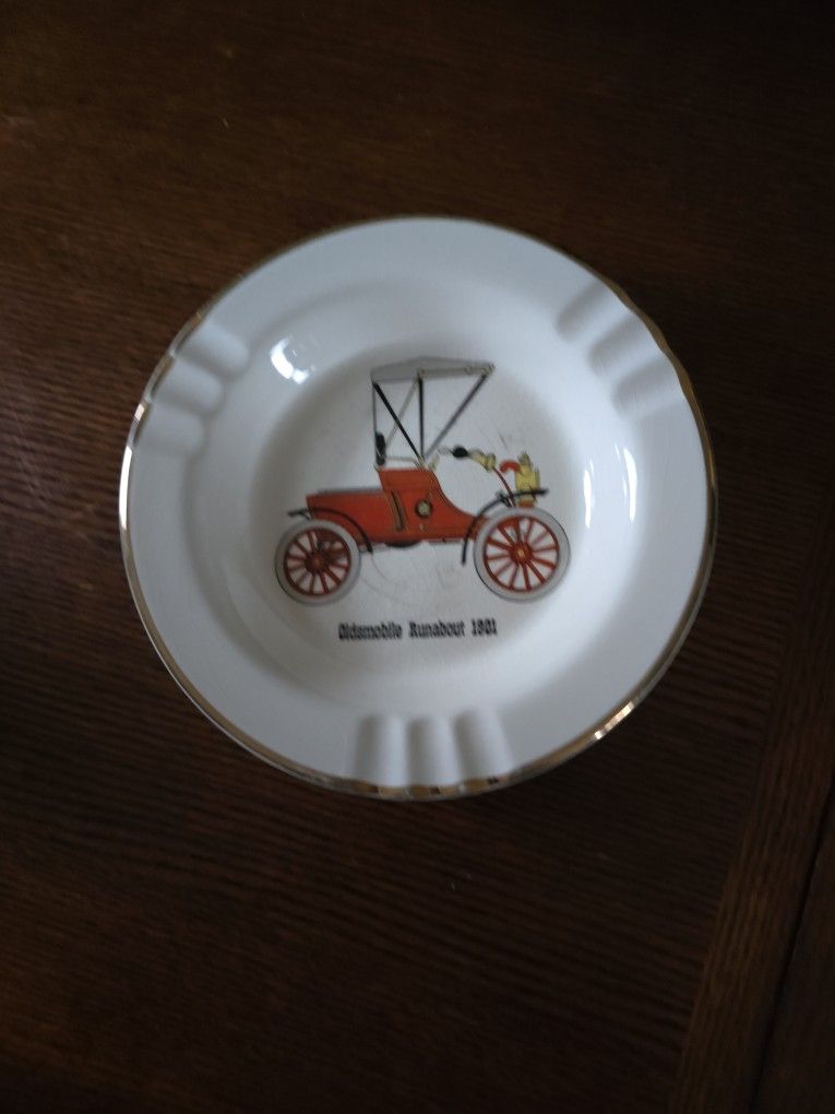 Vintage OLDSMOBILE ashtray