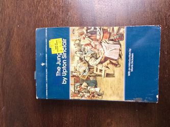 The Jungle by Upton Sinclair Paperback
