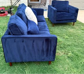 Se vende juego de sala de 2 piezas en perfecto estado por $285