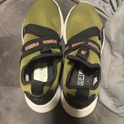 Women’s 7.5 Puma Shoes
