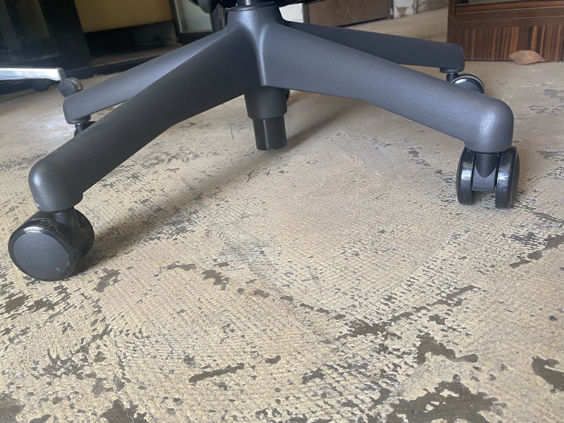 Excellent Condition Fully Loaded Herman Miller Aeron Office Chairs